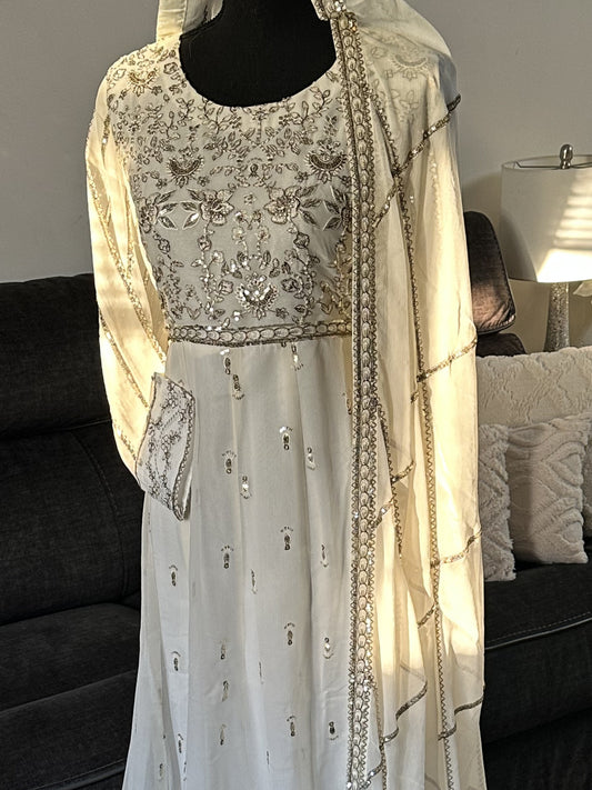 Ivory Elegance Embroidered Anarkali Set.