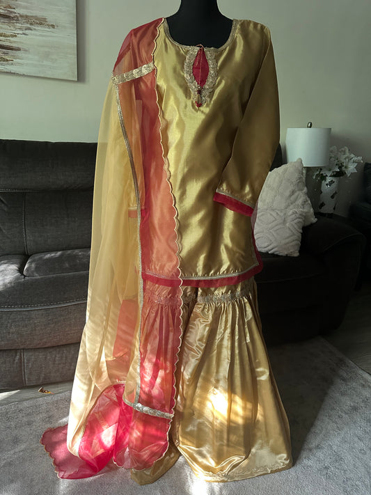 Gold red contrast ghrarha set.