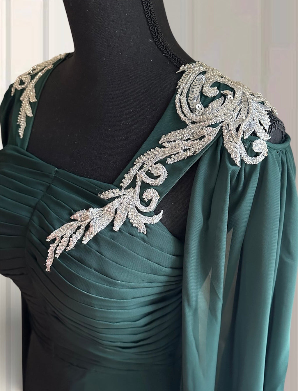 Emerald Grace Embroidered Evening Gown✨.